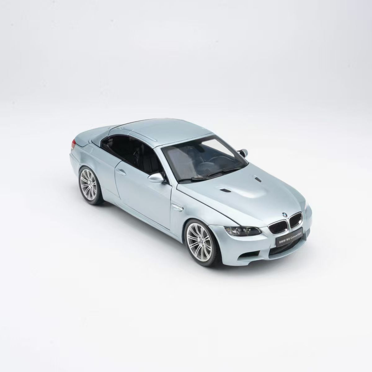 [Preorder] Kyosho 1:18 BMW M3 CONVERTIBLE(E93M) SILVER STONE II 08738SS