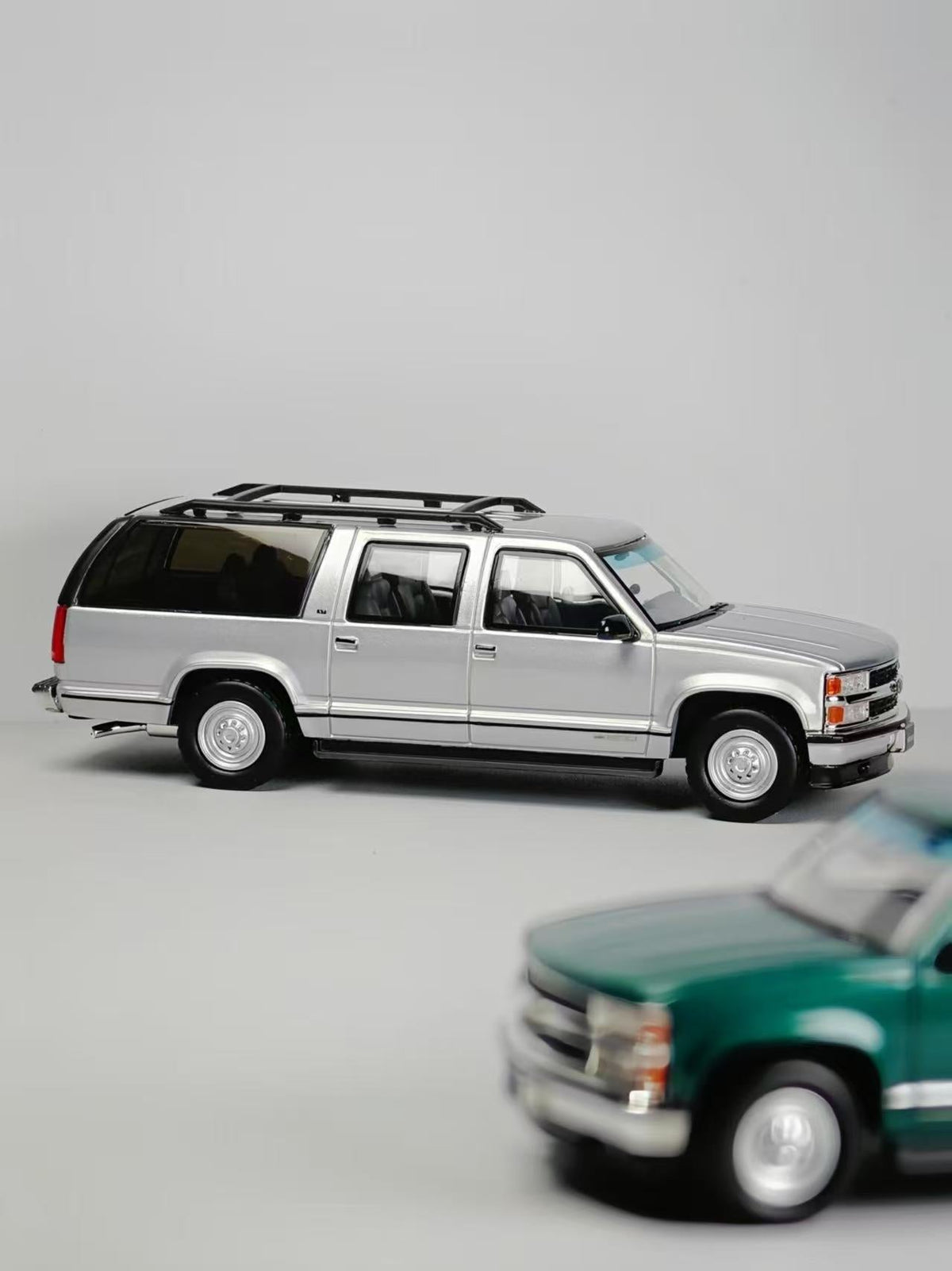 [Preorder] BLISS 1:64 Chevrolet Suburban (2 Colours)