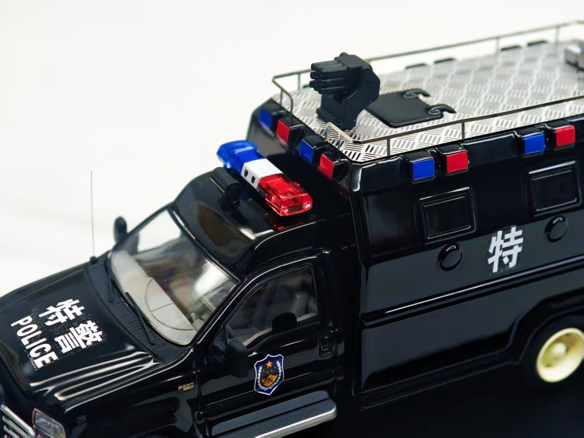 The Art of Model 1:64 Ford F550 super duty Black Police Livery