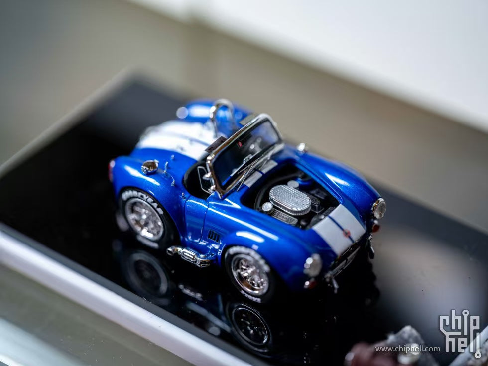 [Preorder] EraQ X DYwork 1:64 Shelby Cobra 427 Blue Livery (with luggage bag)
