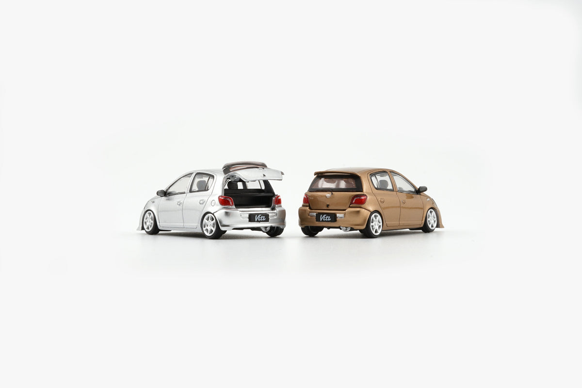 BM Creation 1:64 Toyota 1998 Echo / Vitz 5 Doors - Golden 64B0370