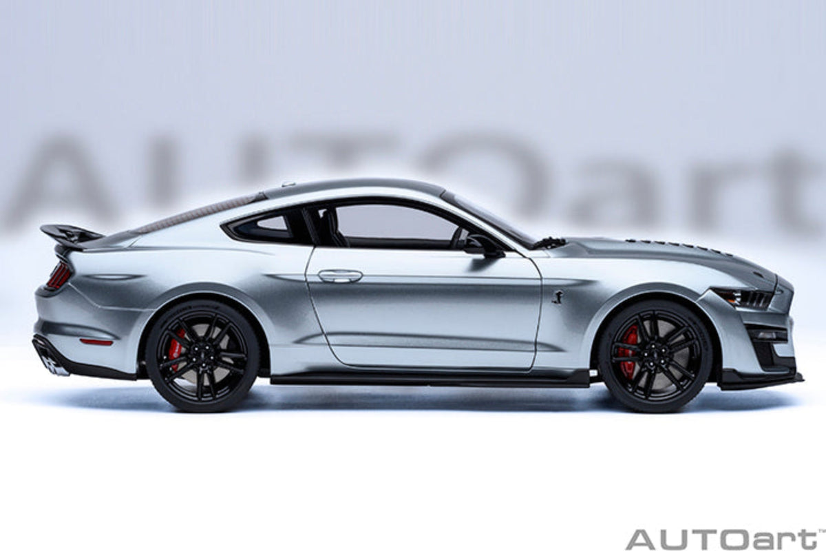 AUTOart 1:18 FORD MUSTANG SHELBY GT500 - Iconic Silver 73096
