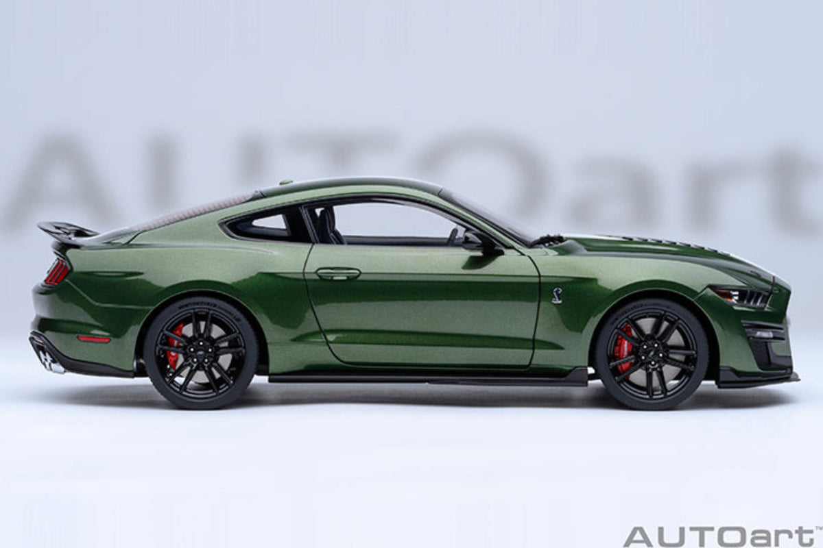 AUTOart 1:18 FORD MUSTANG SHELBY GT500 - Eruption Green 73097