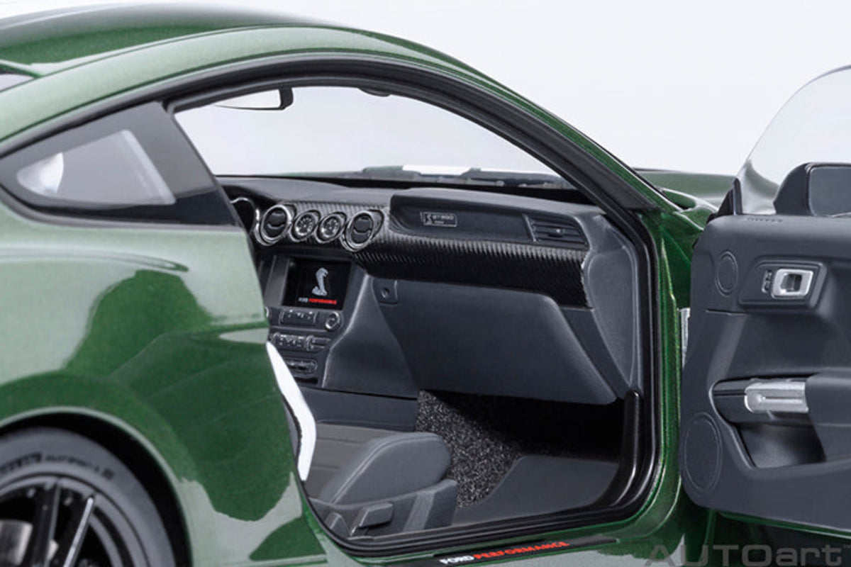 AUTOart 1:18 FORD MUSTANG SHELBY GT500 - Eruption Green 73097