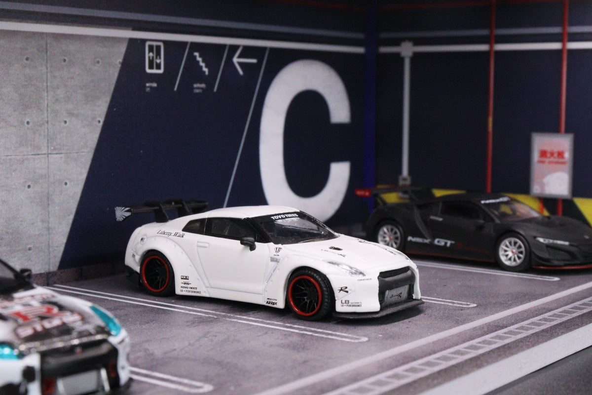 G.Fans MODELS 1:64 Garage with Lights Diorama Model 710022