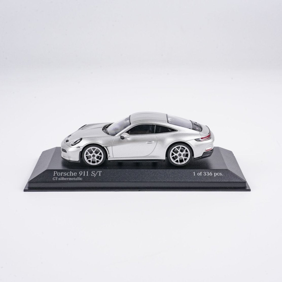 MINICHAMPS 1:43 PORSCHE 911(992) S/T - 2023 -SILVER 410063022