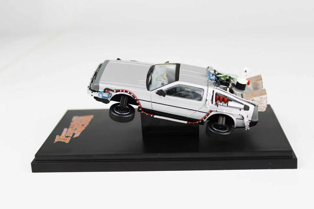 [Preorder] Zincit Model 1:43 Back to the Future Flying DeLorean (2 Versions)