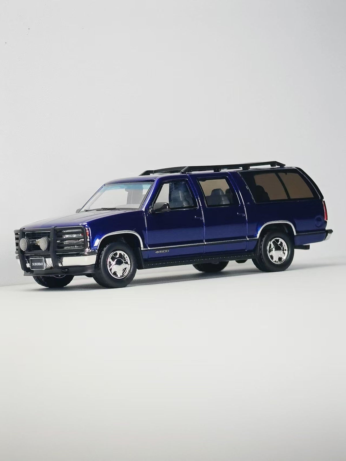 [Preorder] BLISS 1:64 Chevrolet Suburban (2 Colours)