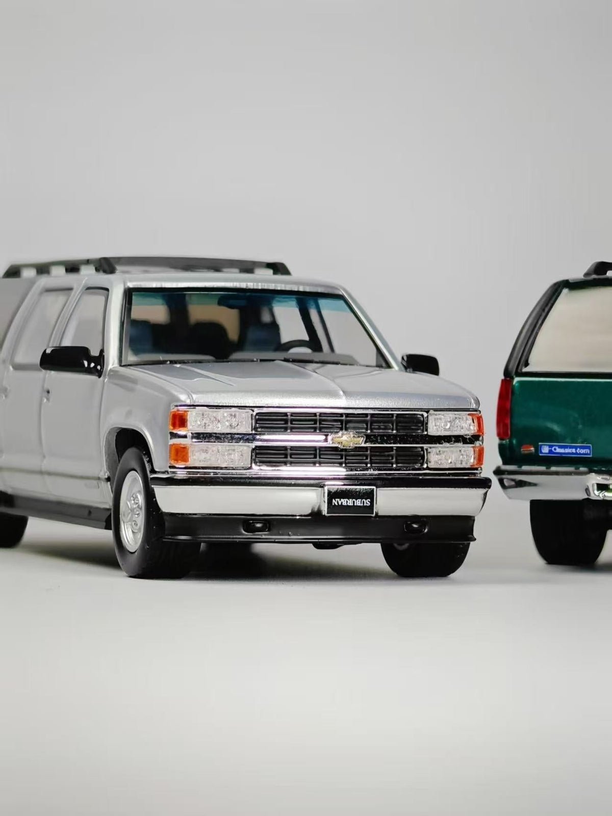 [Preorder] BLISS 1:64 Chevrolet Suburban (2 Colours)