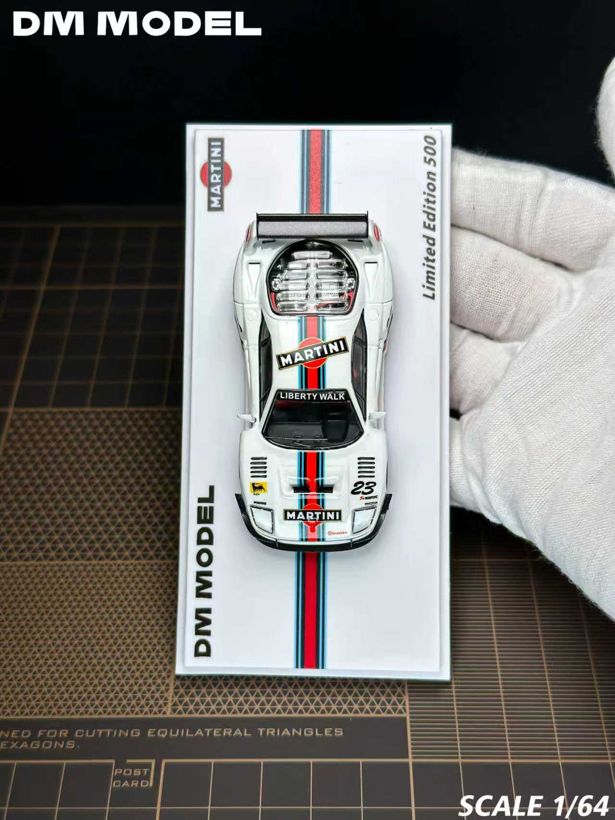 [Preorder] DM Model 1:64 LBWK Ferrari F40 White (2 Versions)