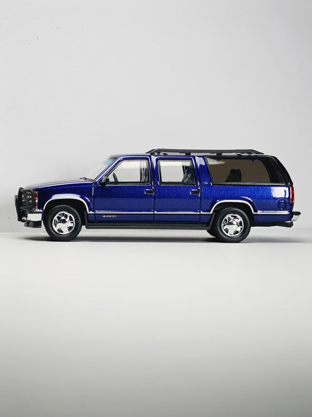 [Preorder] BLISS 1:64 Chevrolet Suburban (2 Colours)