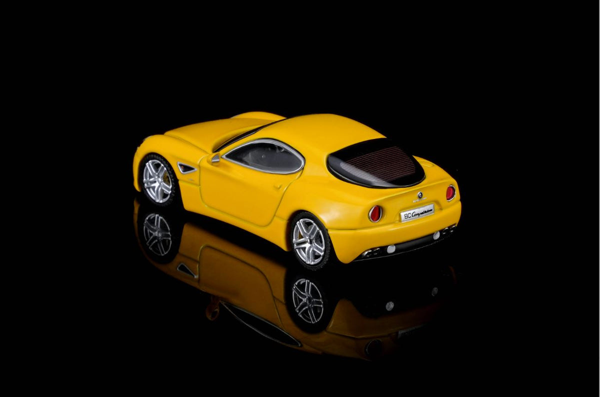 [Preorder] MOTORHELIX 1:64 Alfa Romeo 8C Competizione 2008 (2 Colours) M69052/M69054