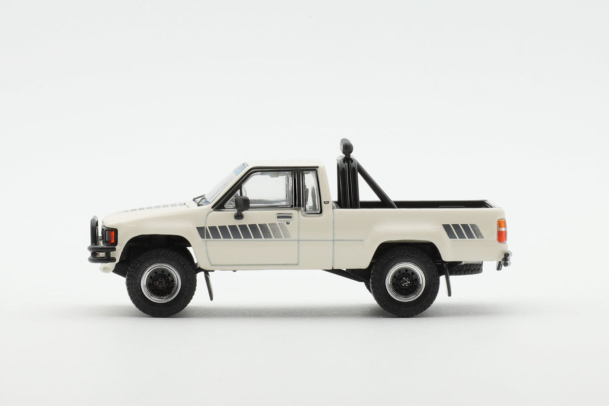 GCD 1:64 Toyota Hilux SR5 XTRA Cab -LHD BEIGE KS-062-396