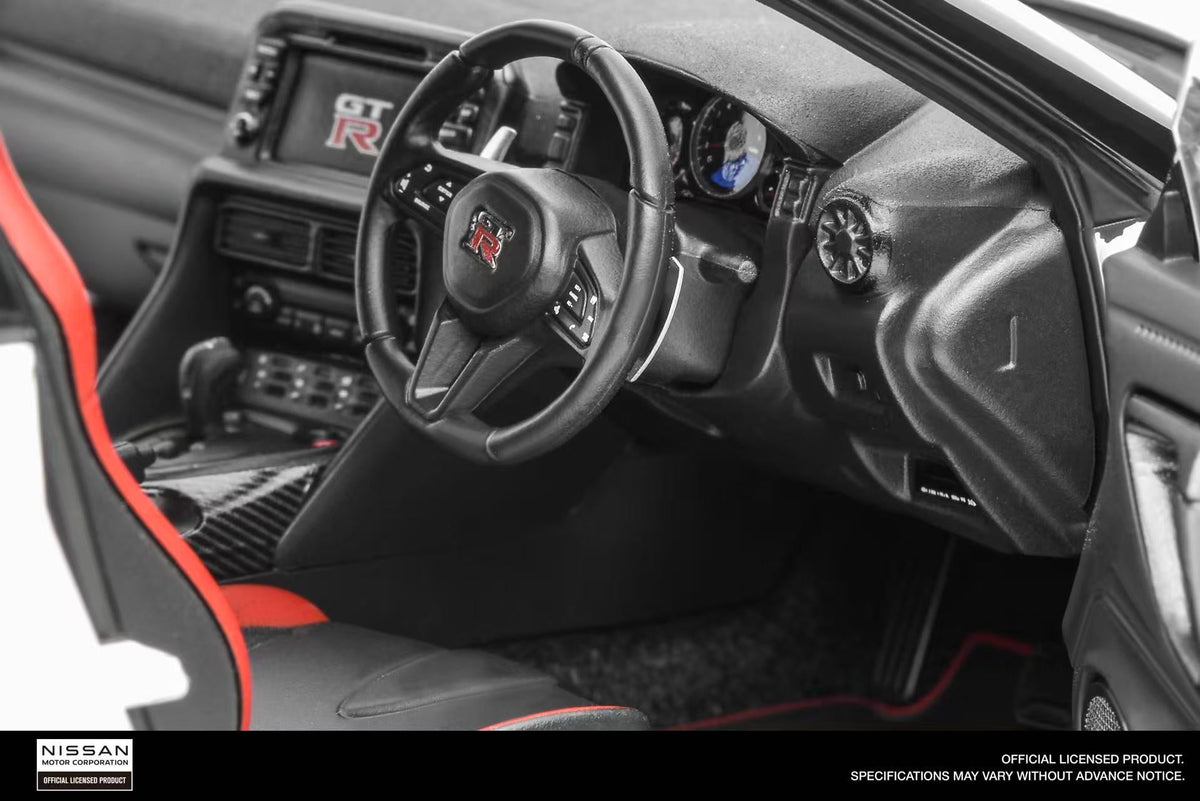 Motorhelix 1:18 Nissan GT-R (R35) Track Edition Engineered by NISMO 2020 (3 Colors)