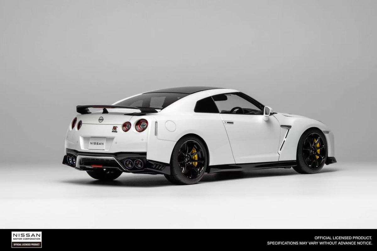 Motorhelix 1:18 Nissan GT-R (R35) Track Edition Engineered by NISMO 2020 (3 Colors)