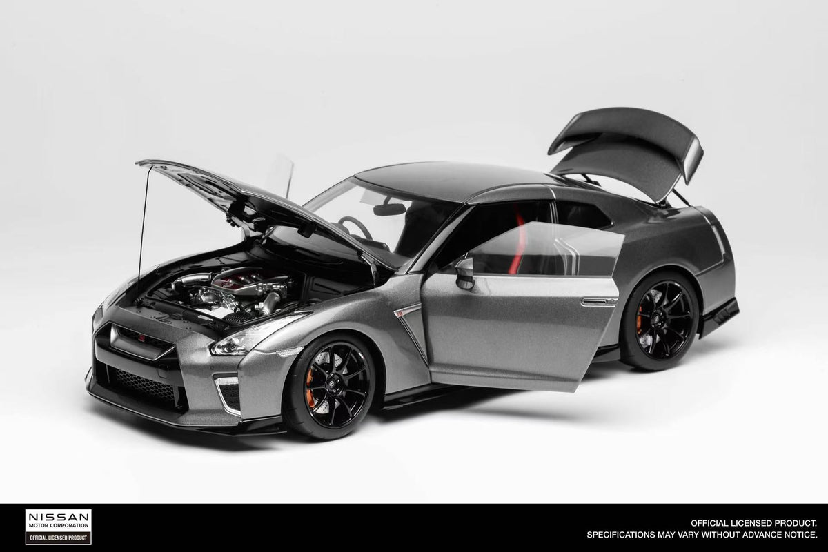 Motorhelix 1:18 Nissan GT-R (R35) Track Edition Engineered by NISMO 2020 (3 Colors)