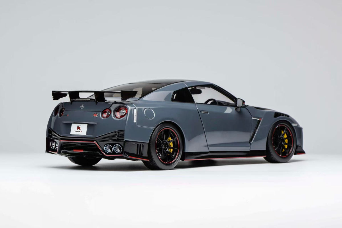 Motorhelix 1:18 Nissan GT-R NISMO (R35) Special Edition 2022 (3 Colors)