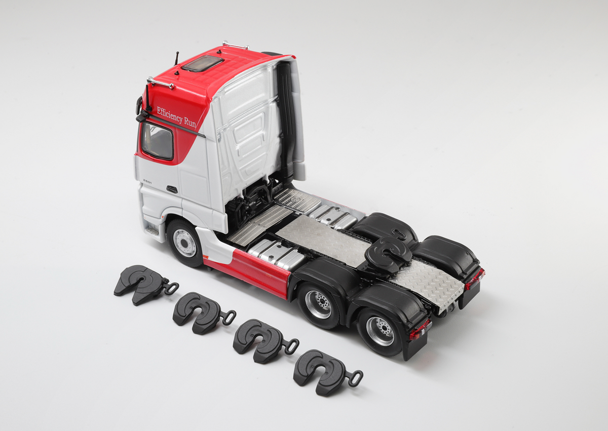 GCD 1:64 Mercedes-Benz Actros 3 axle tractor with retractable trailer (3 Colours)