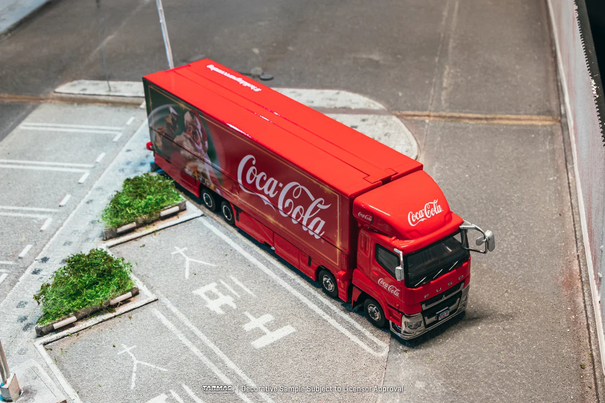 Tarmac Works 1:64 Mitsubishi Fuso Super Great Coca-Cola Santa Truck T64T-TL001-CC