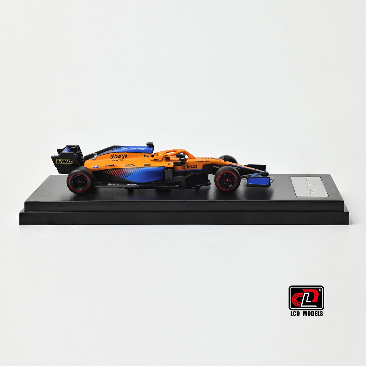 LCD 1:64 McLaren F1 MCL35 LCD64030-OR