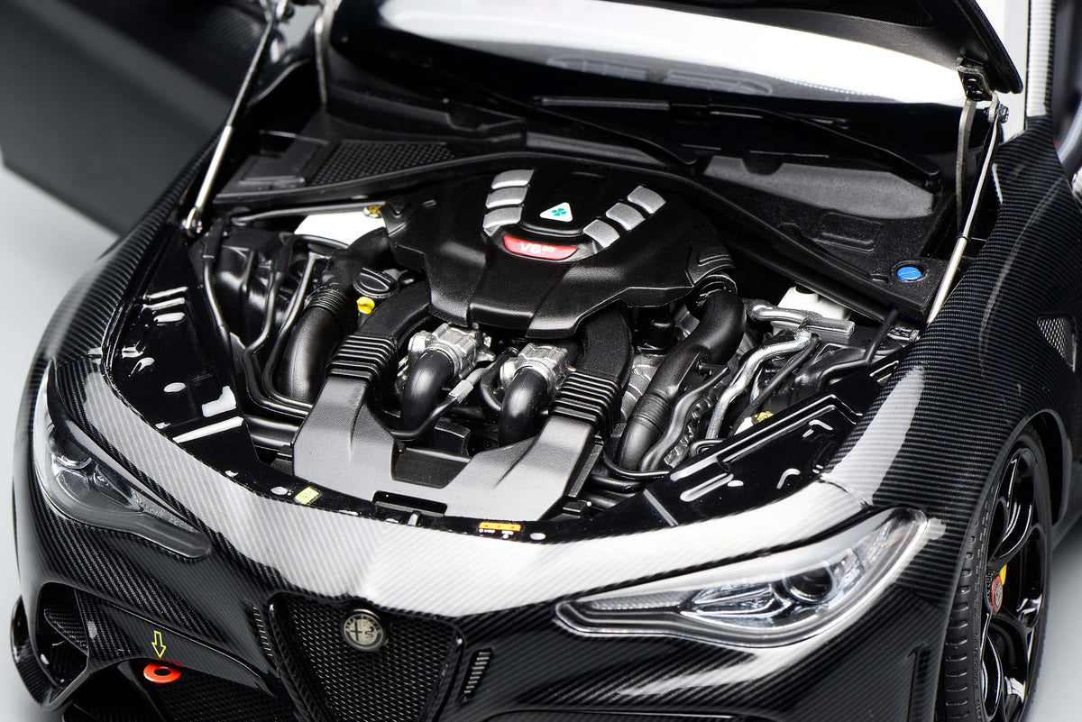Motorhelix 1:18 Alfa Romeo Giulia GTAm Carbon Edition M89013