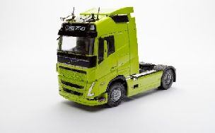 [Preorder] Solido 1:24 VOLVO TRUCKS FH GLOBETROTTER XL NEON GREEN 2023 S2400107