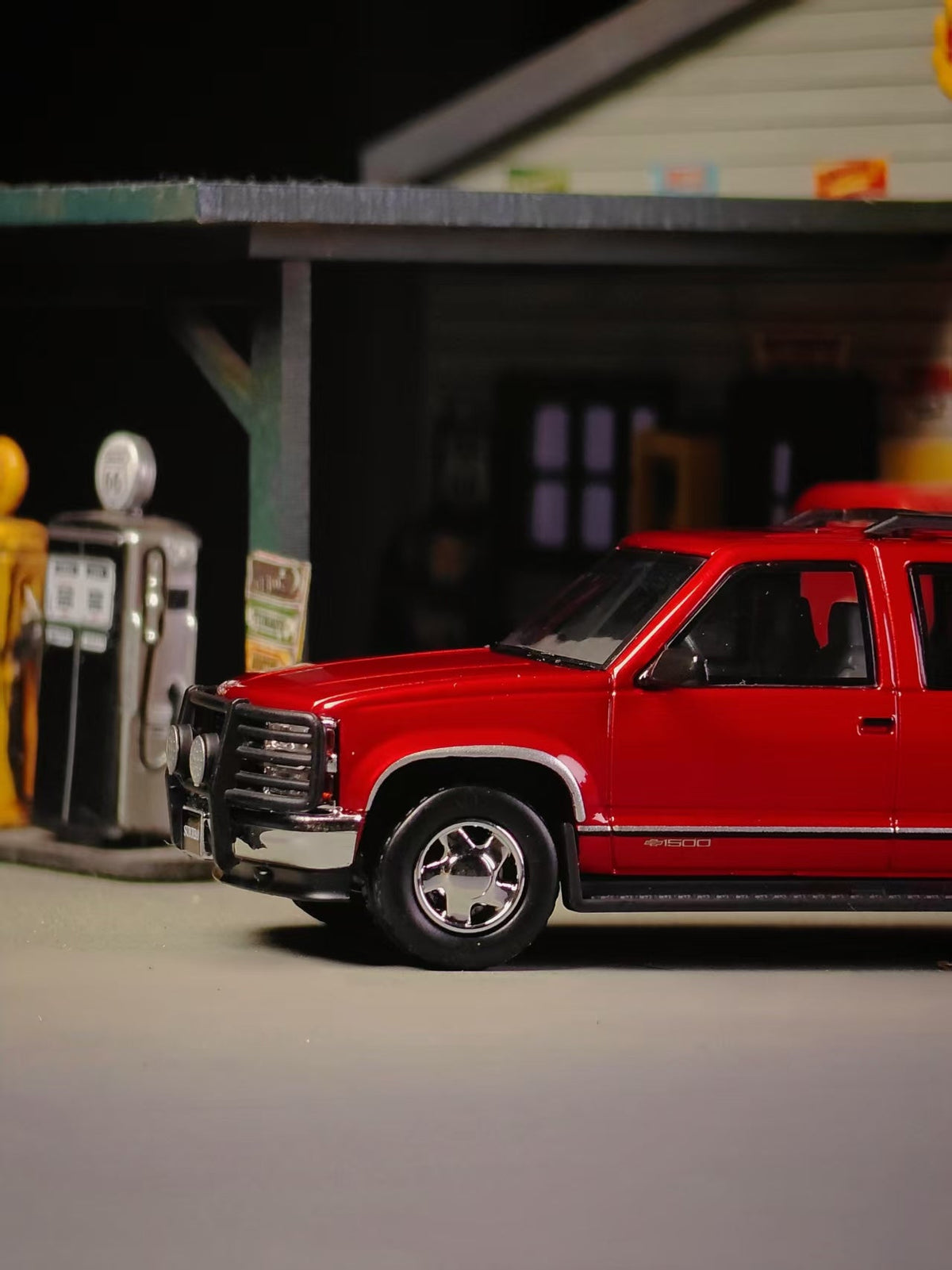 [Preorder] BLISS 1:64 Chevrolet Suburban (2 Colours)