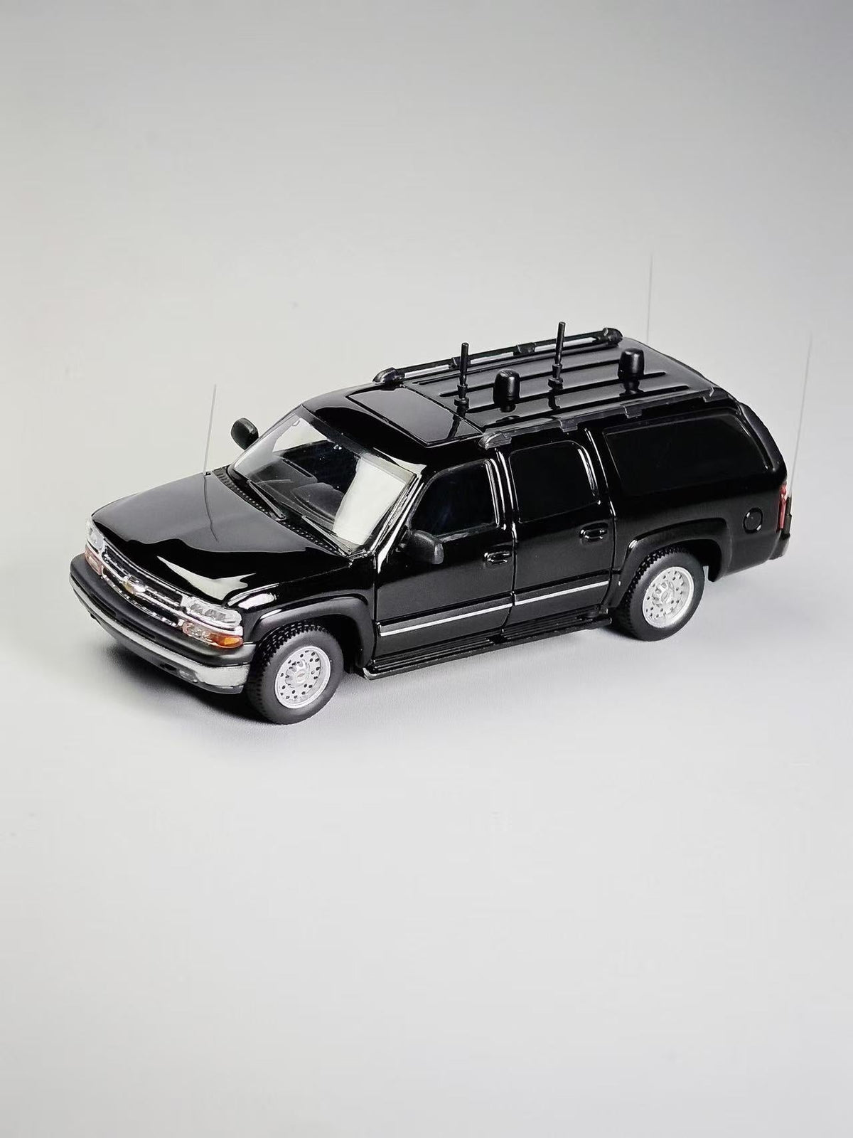 [Preorder] MK Miniatures 1:64 2003 Chevrolet Suburban CIA Signal Jamming Vehicle Black MK2401-03-A1