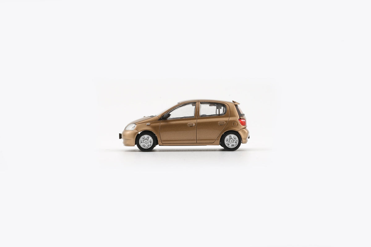 BM Creation 1:64 Toyota 1998 Echo / Vitz 5 Doors - Golden 64B0370