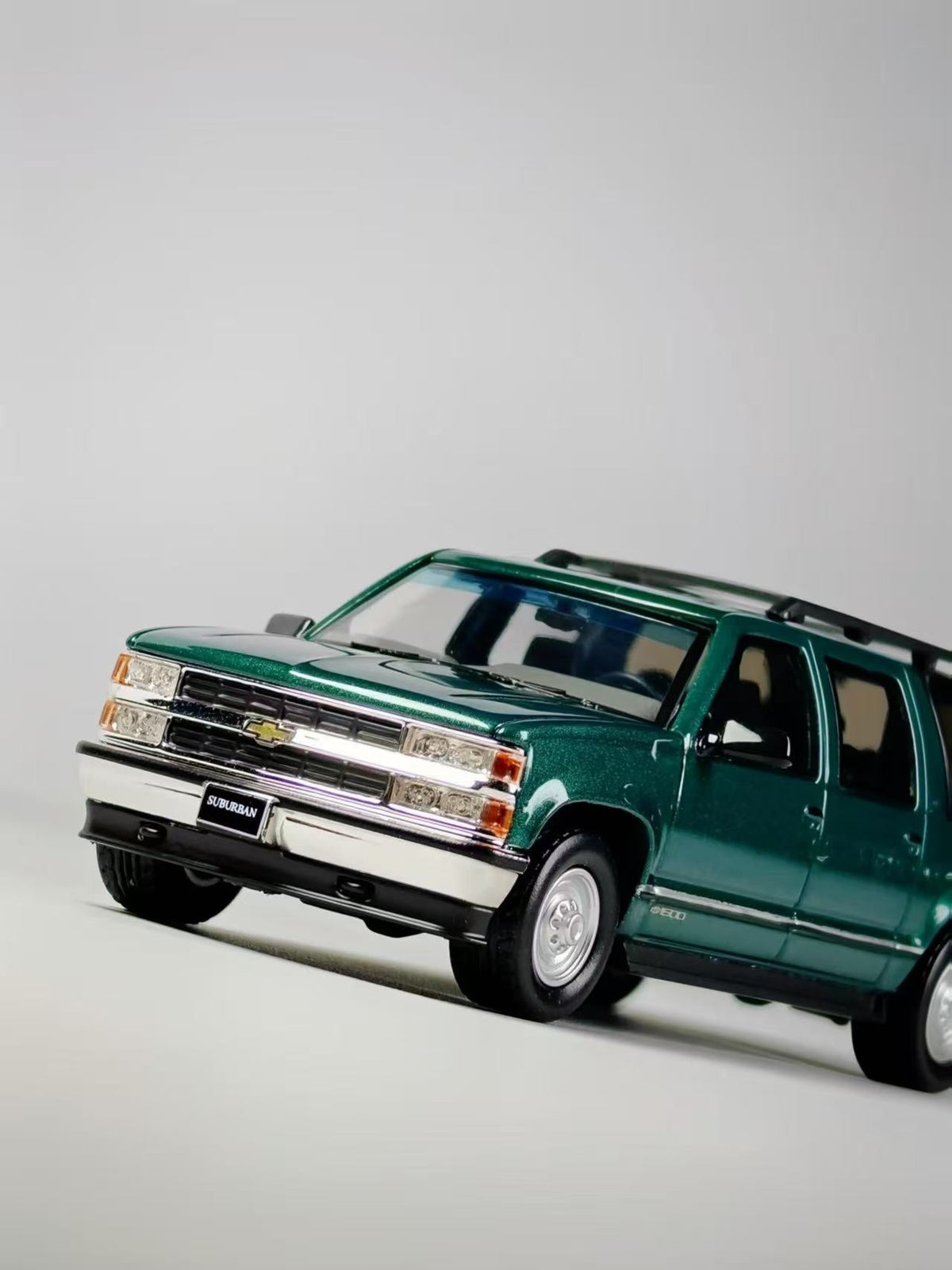 [Preorder] BLISS 1:64 Chevrolet Suburban (2 Colours)