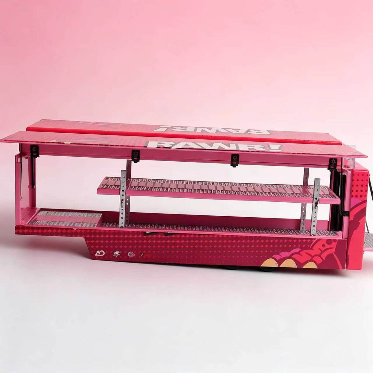 [Preorder] Kengfai & MAXWELL 1:64 Scania S730 v8 Double Deck Enclosed Flying Wing Transporter - Pink Dinosaur