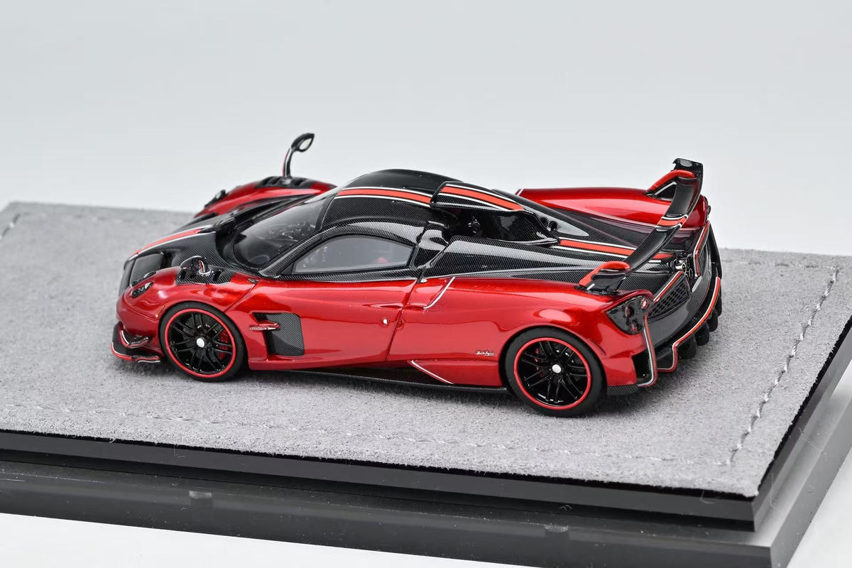 DMH 1:64 Pagani Huayra Roadster (5 Colours)