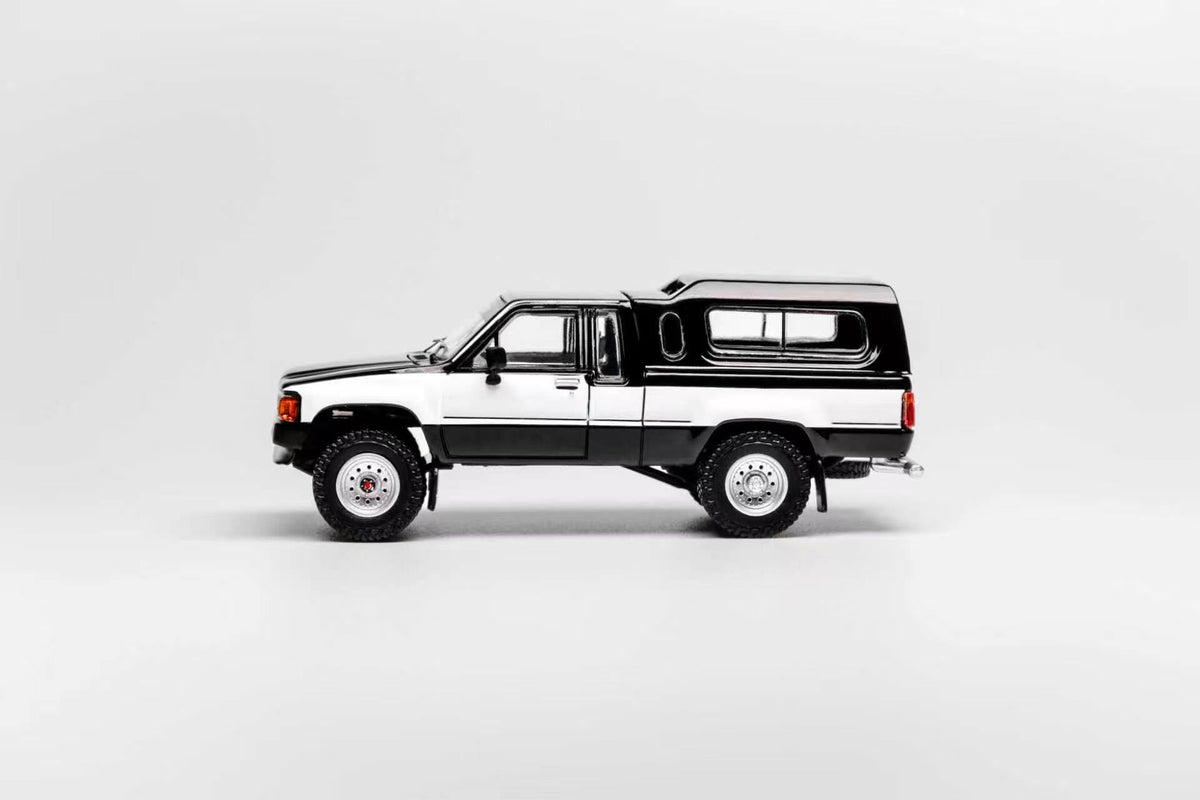 GCD 1:64 Toyota Hilux SR5 XTRA Cab 1985 (LHD) (3 Colours) KS-087-641/ KS-087-642/ KS-087-643