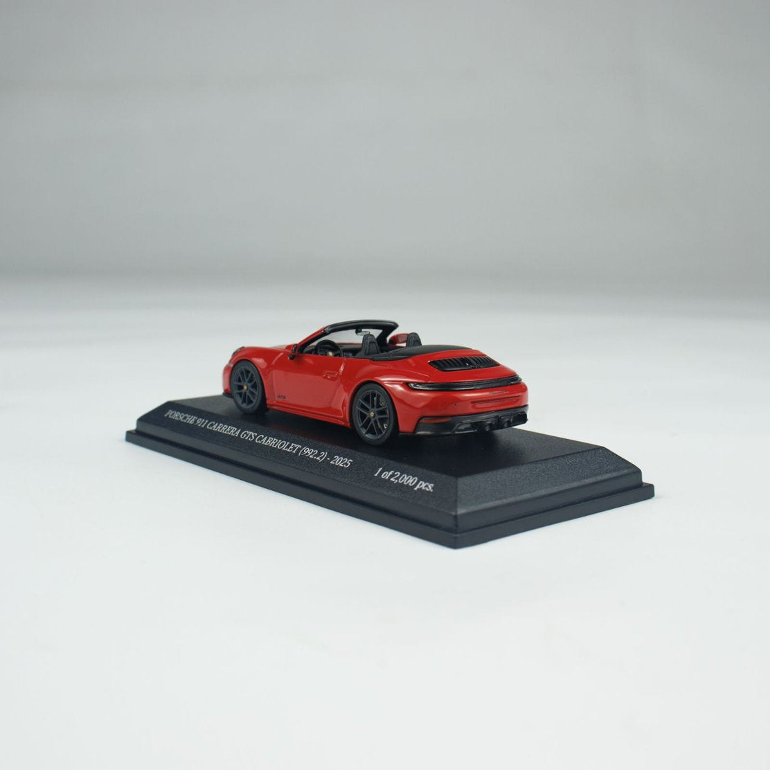 Minichamps 1:64 PORSCHE 911 (992.2) CARRERA GTS CABRIOLET RED CLDC 643064133