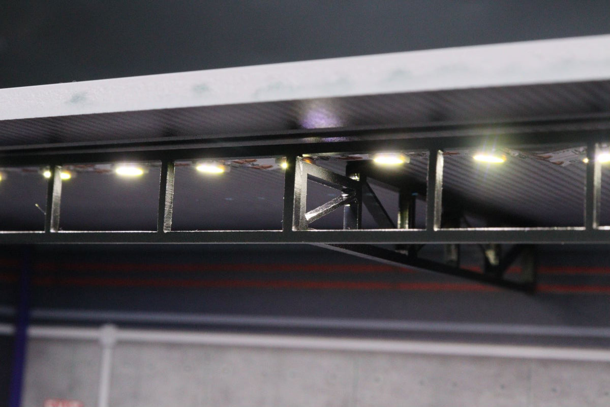 G.Fans MODELS 1:64 Garage with Lights Diorama Model 710022