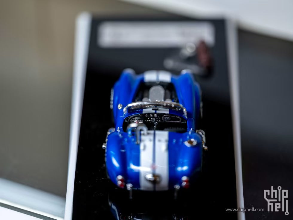 [Preorder] EraQ X DYwork 1:64 Shelby Cobra 427 Blue Livery (with luggage bag)