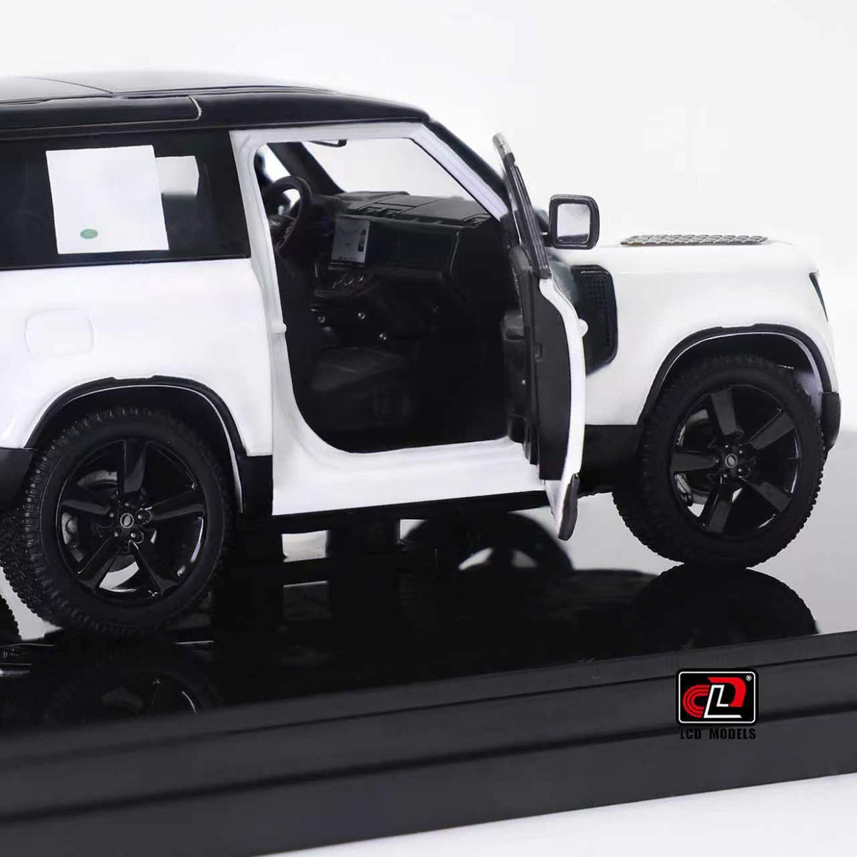 [Preorder] LCD 1:43  Land Rover Defender 90 (4 Colours)