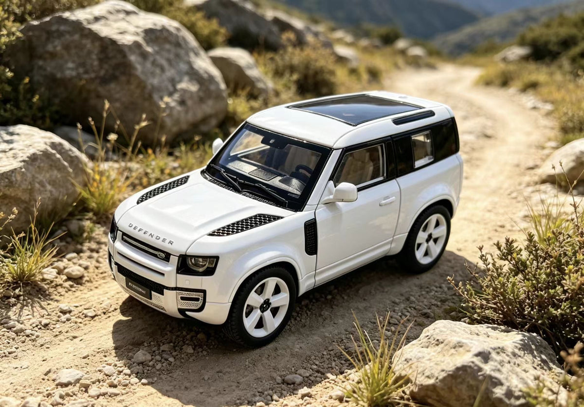[Preorder] VM Vehicle Model 1:64 Land Rover Defender D90 (3 Colours)