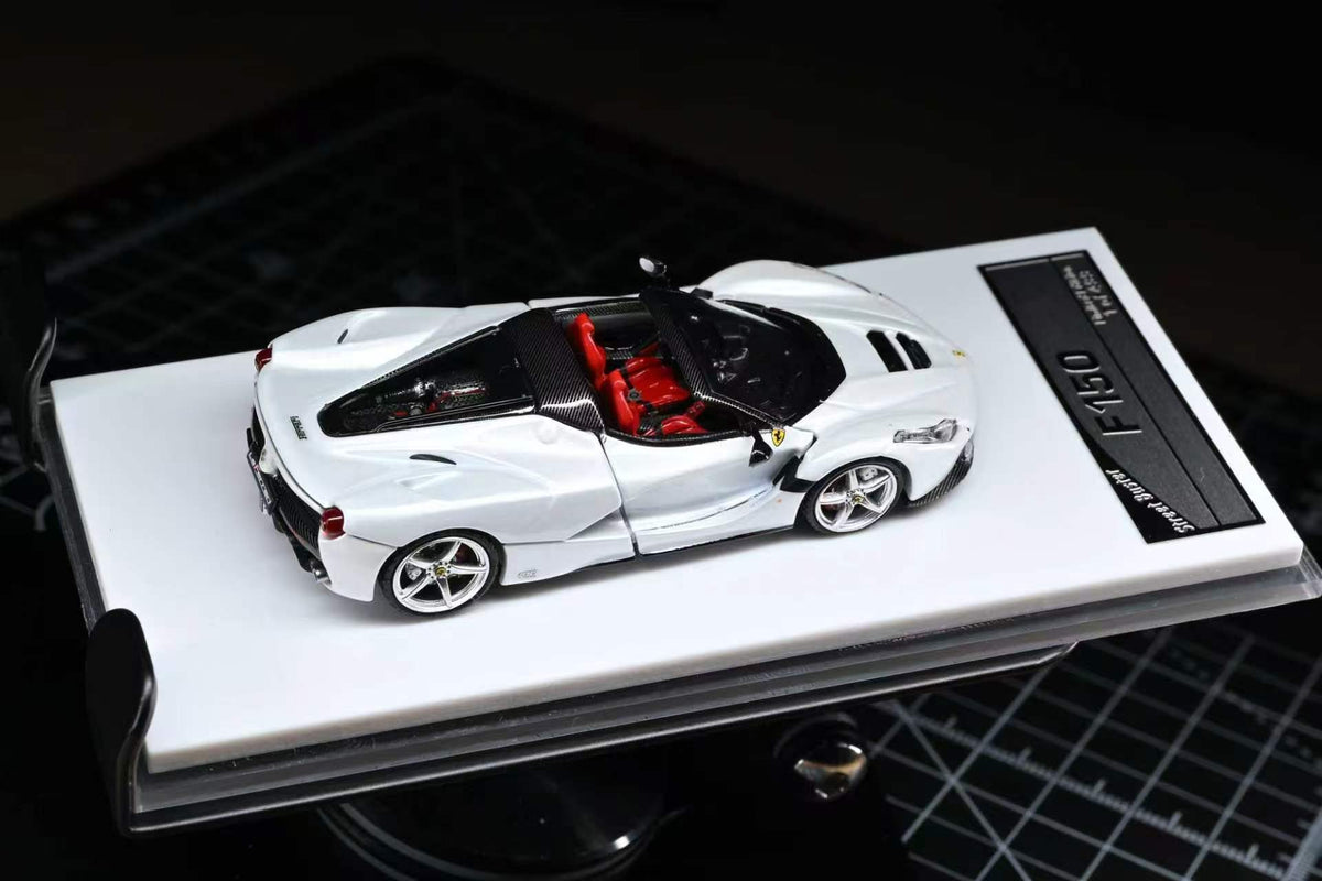 [Preorder] Street Buster 1:64 Ferrari F150 Bianco Avus-Rosso interior