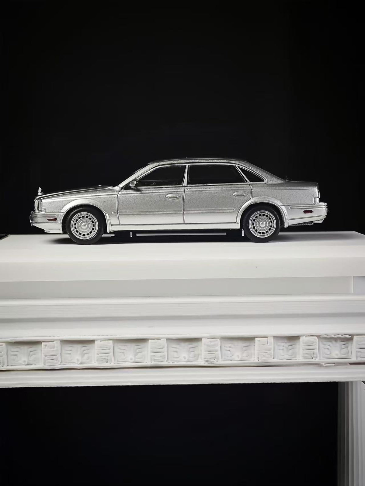 MK Miniatures 1:64 Nissan President JHG50 (2 Colours)