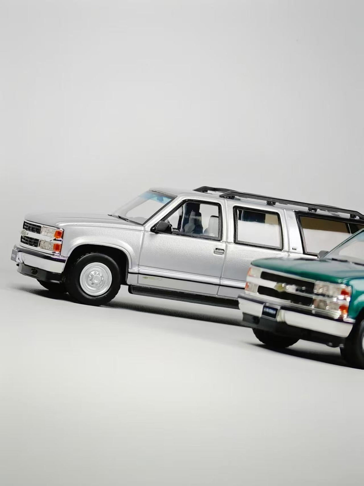 [Preorder] BLISS 1:64 Chevrolet Suburban (2 Colours)