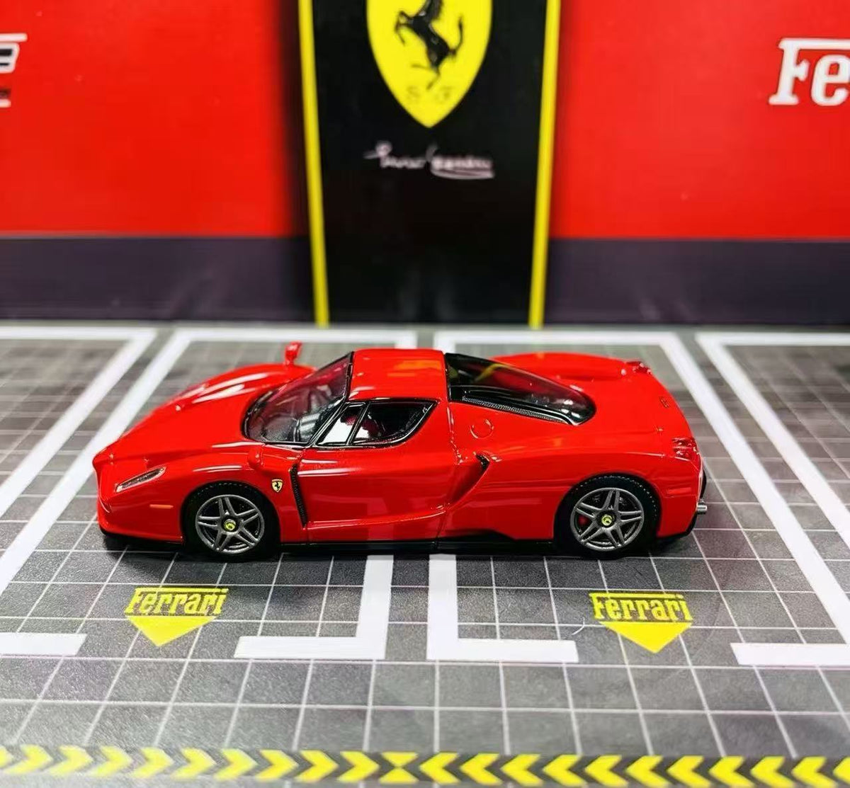 [Preorder] HG Model 1:64 Enzo (2 Colours)