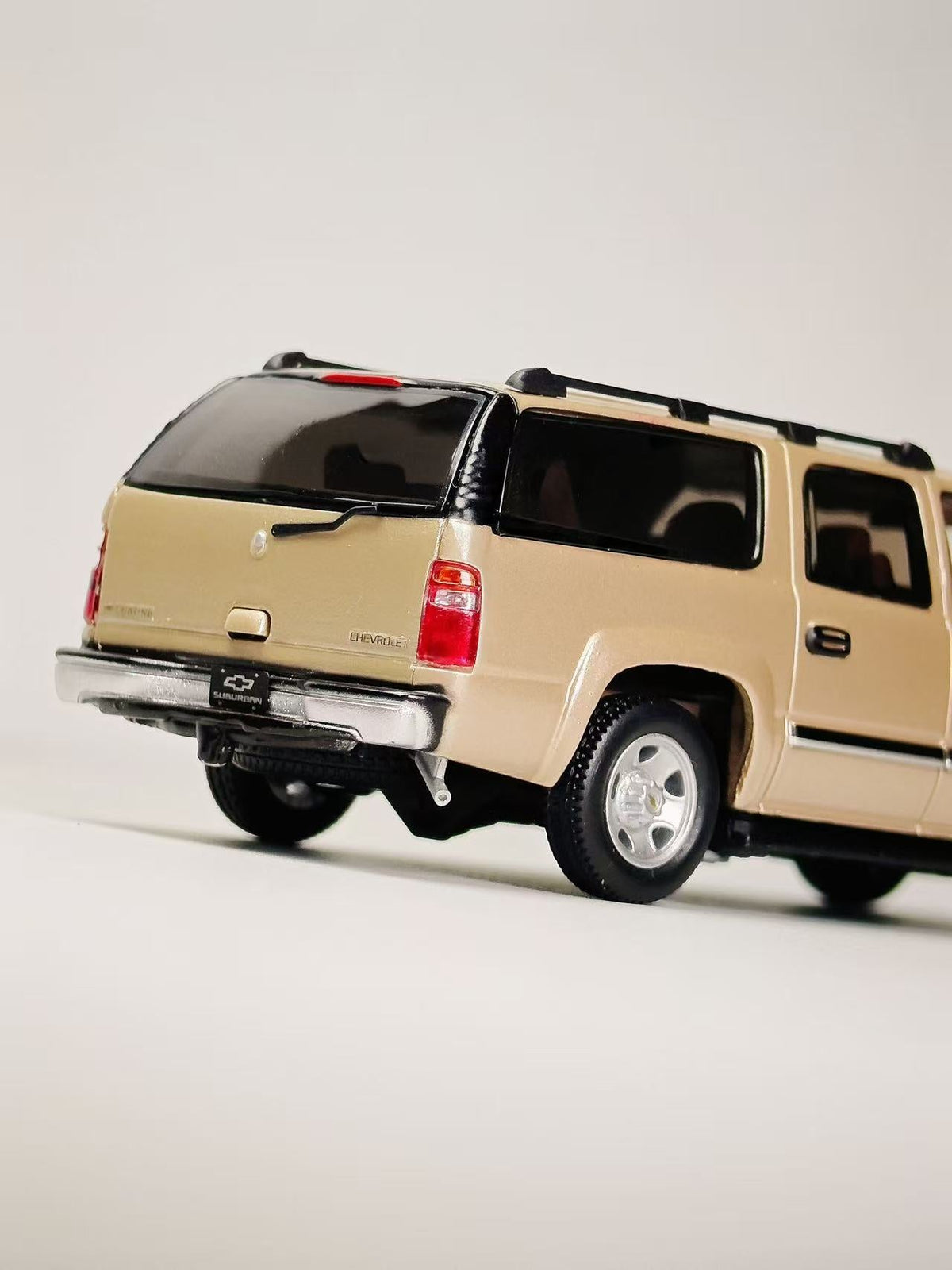 [Preorder] MK Miniatures 1:64 2003 Chevrolet Suburban Vintage Light Gold MK2401-04-A1
