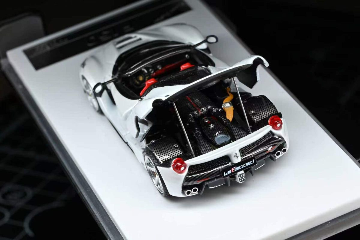 [Preorder] Street Buster 1:64 Ferrari F150 Bianco Avus-Rosso interior