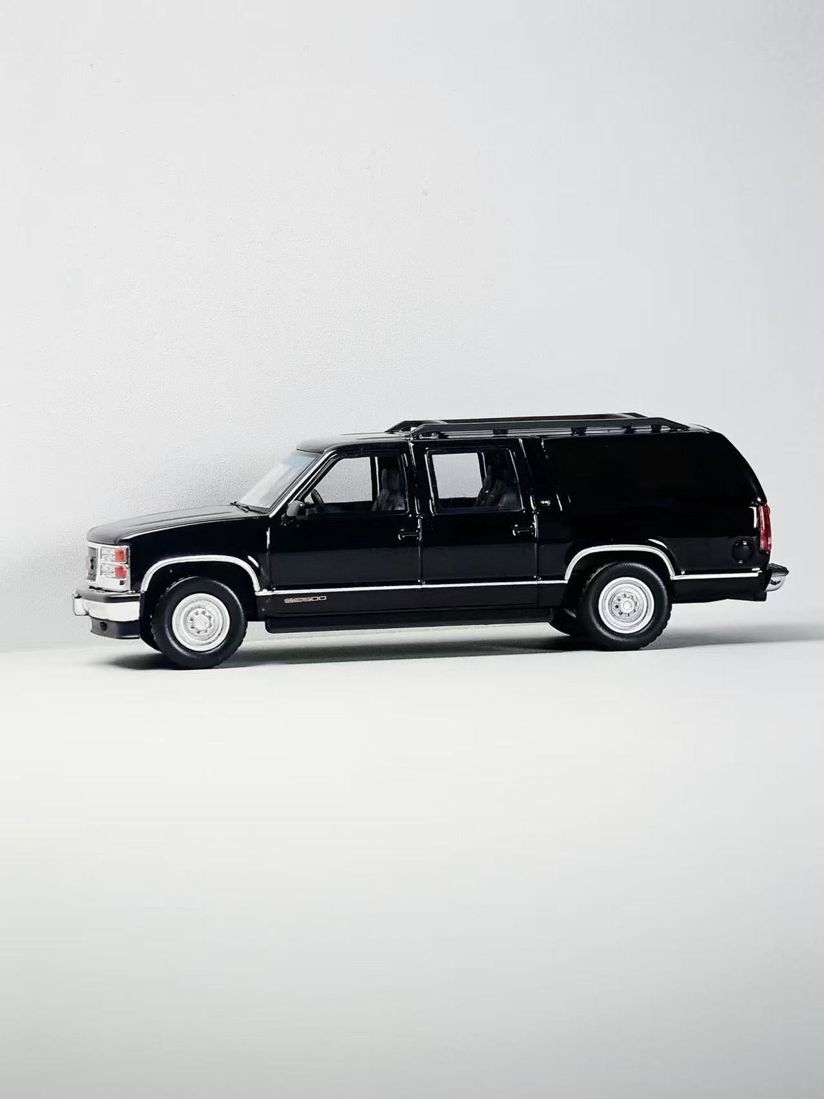 [Preorder] BLISS 1:64 Chevrolet Suburban Pearl Black
