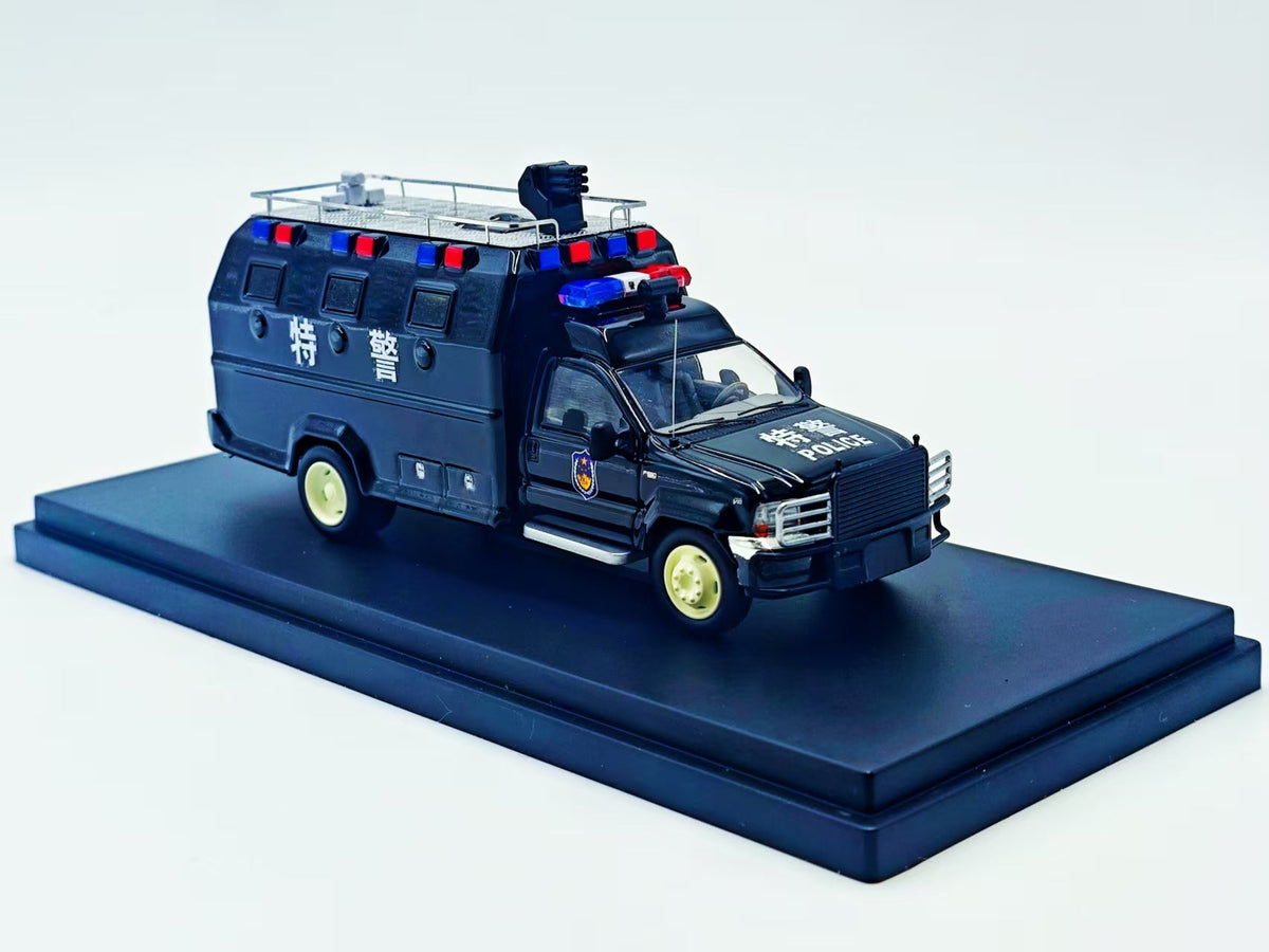 The Art of Model 1:64 Ford F550 super duty Black Police Livery