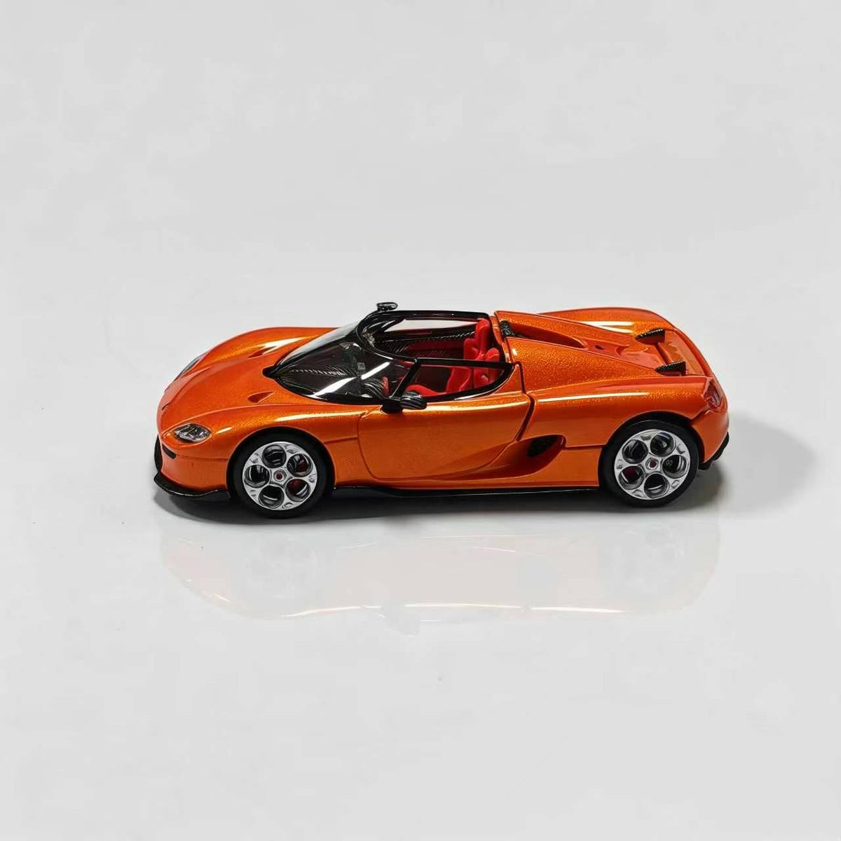 [Preorder] Rhino Model 1:64 Koenigsegg CC850 Orange