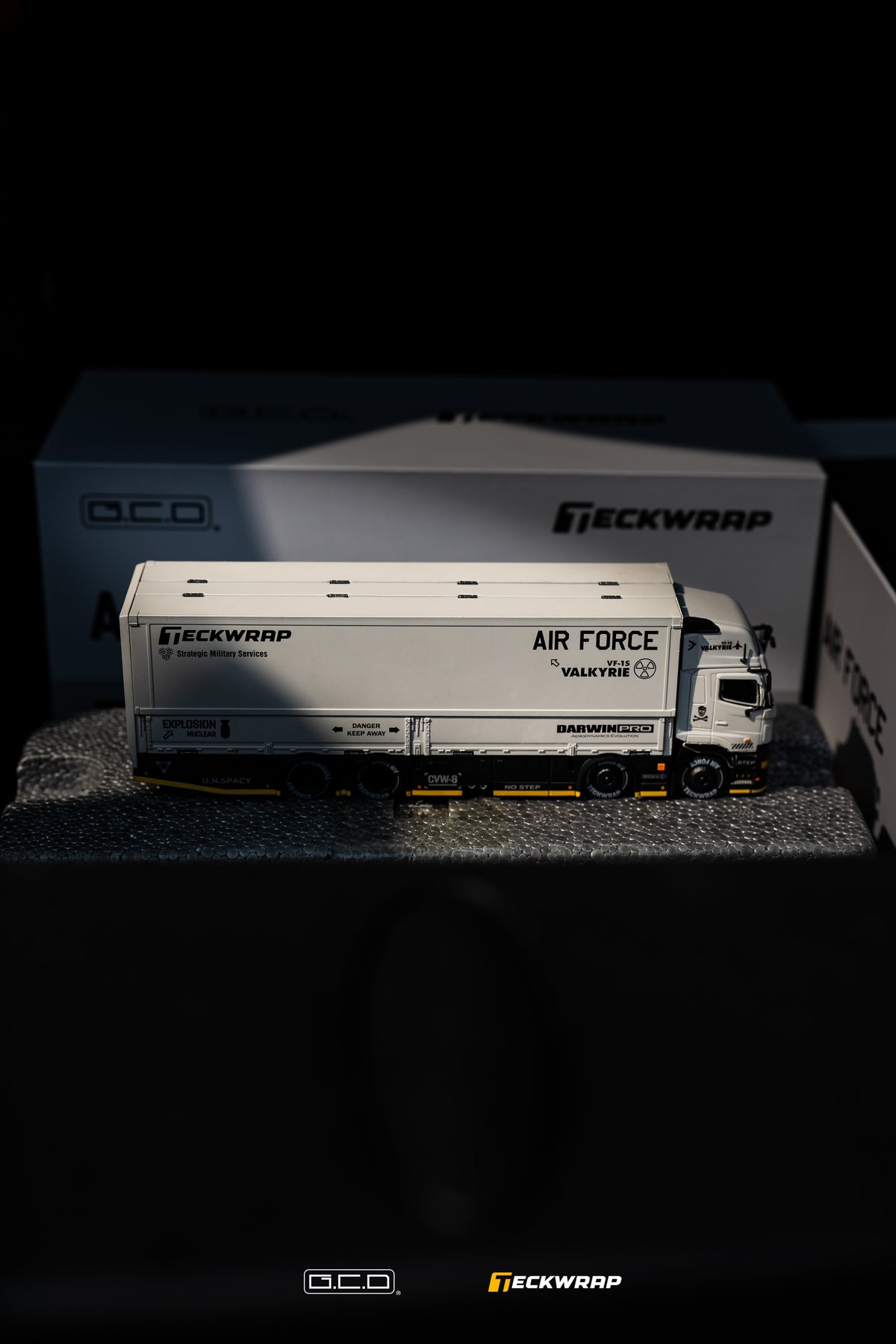 GCD 1:64 Hino Profia 700 combat Grey Livery (DarwinPro &TECKWRAP) 2018 KS-118-688