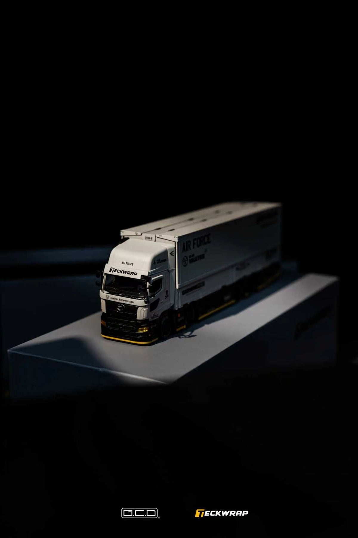 GCD 1:64 Hino Profia 700 combat Grey Livery (DarwinPro &TECKWRAP) 2018 KS-118-688