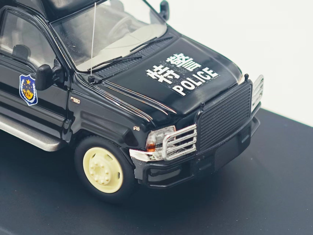 The Art of Model 1:64 Ford F550 super duty Black Police Livery
